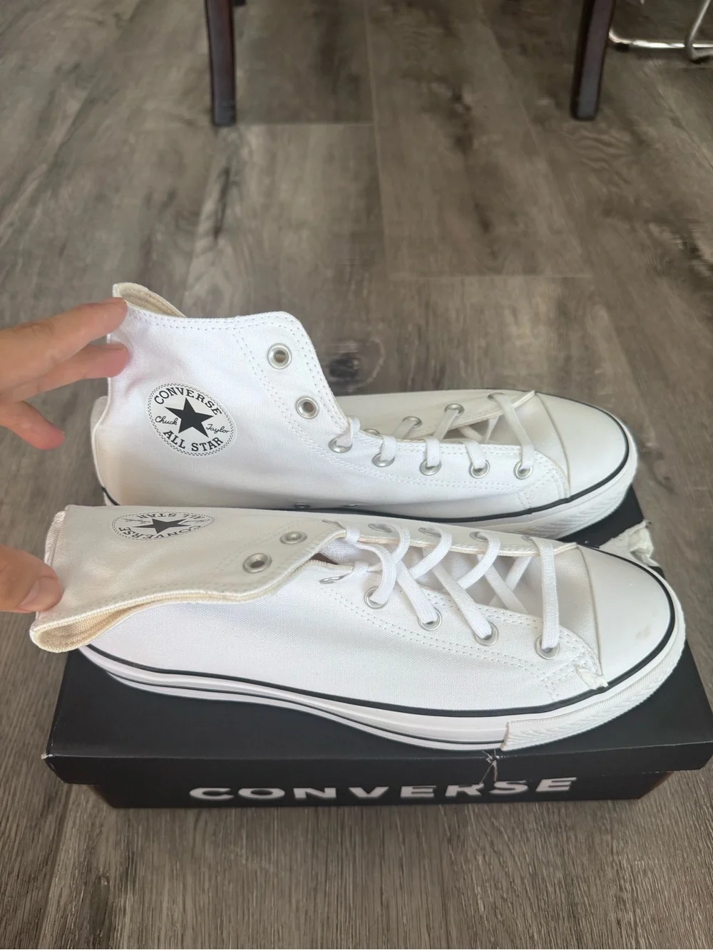 Men 10.5 Women 12 - Converse chuck taylor all star lift platform high top white